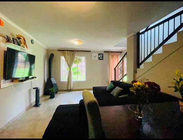 4 BEDROOM TOWNHOUSE FOR SALE IN CASTLEVIEW